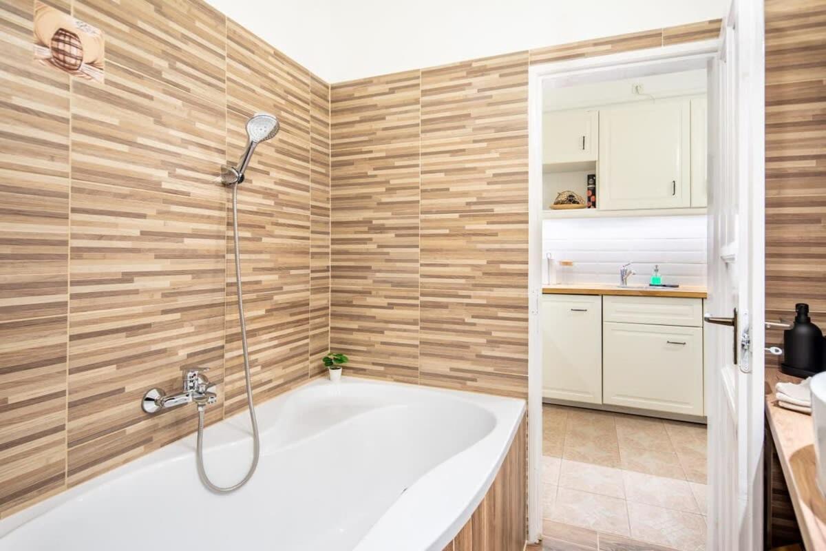 Convenient Apartment At Gastro Driven Location Budapest Bagian luar foto