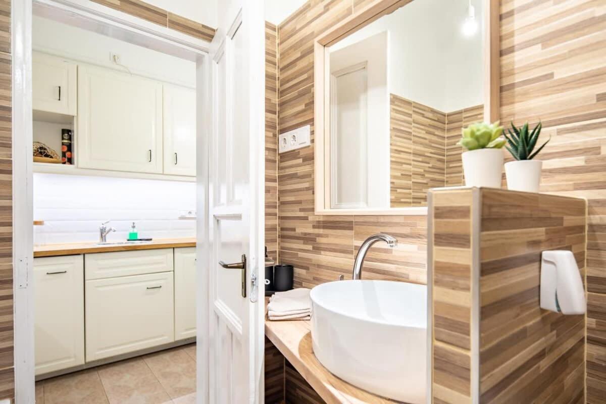 Convenient Apartment At Gastro Driven Location Budapest Bagian luar foto