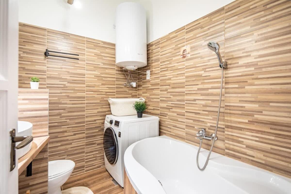 Convenient Apartment At Gastro Driven Location Budapest Bagian luar foto
