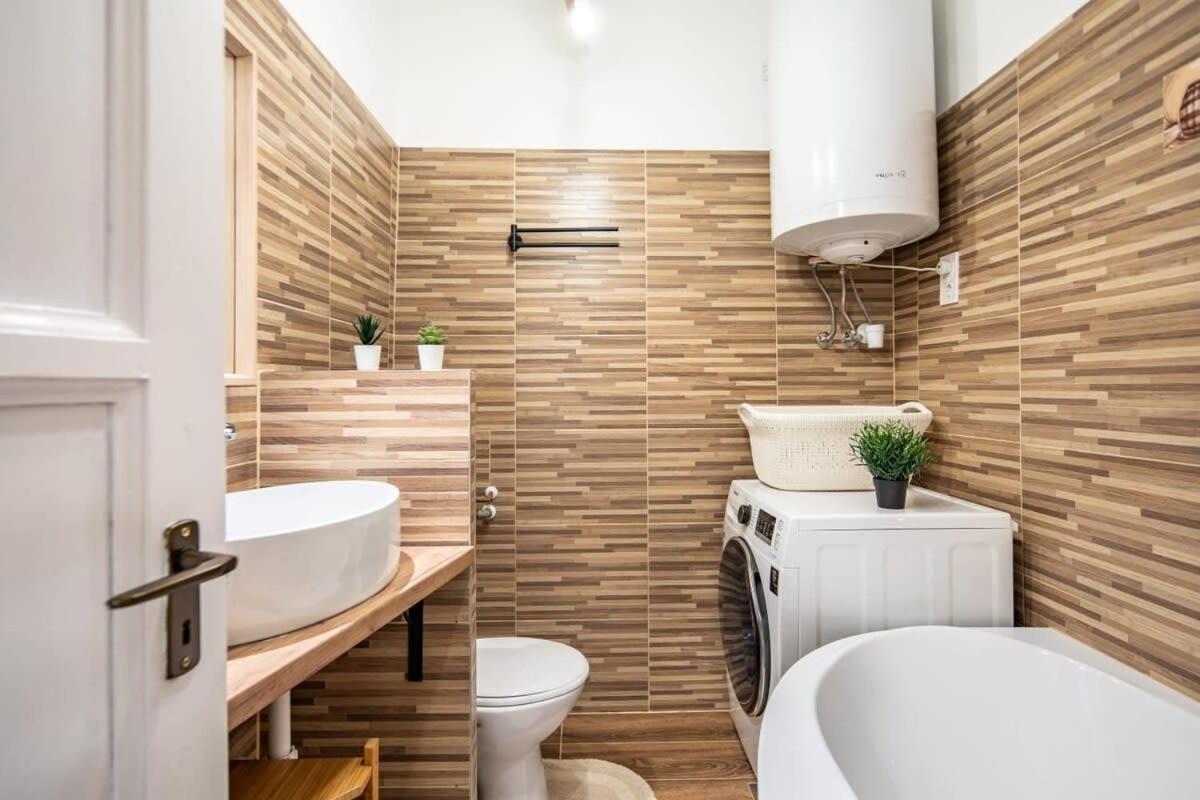 Convenient Apartment At Gastro Driven Location Budapest Bagian luar foto
